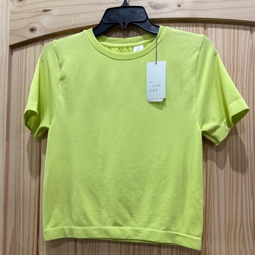 A New Day Womens Neon Yellow Short Sleeve Crew Neck T-Shirt Medium